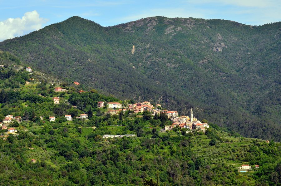 File:Velva (Castiglione Chiavarese)-panorama dal Conio (2020).jpg