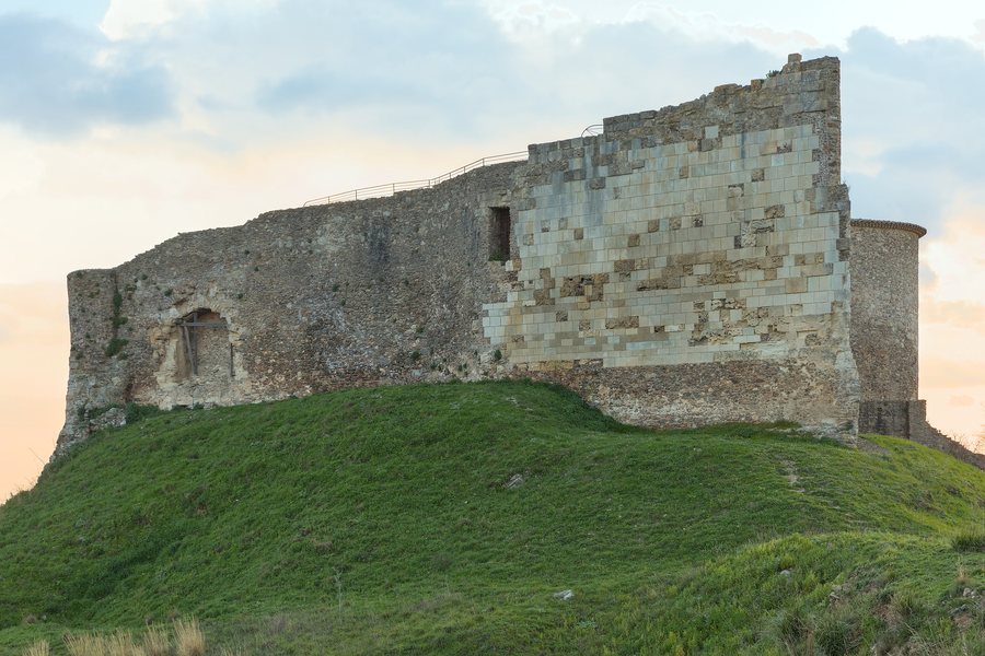 File:Vibo Valentia - Castello Normanno-Svevo.jpg