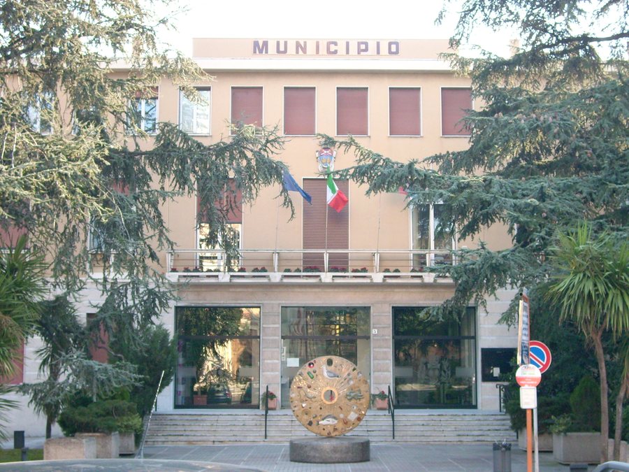 File:Vado Ligure - municipio.jpg