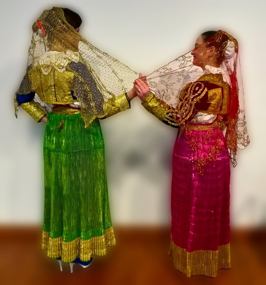 File:Arbëreshë costume (San Demetrio Corone)01.jpg