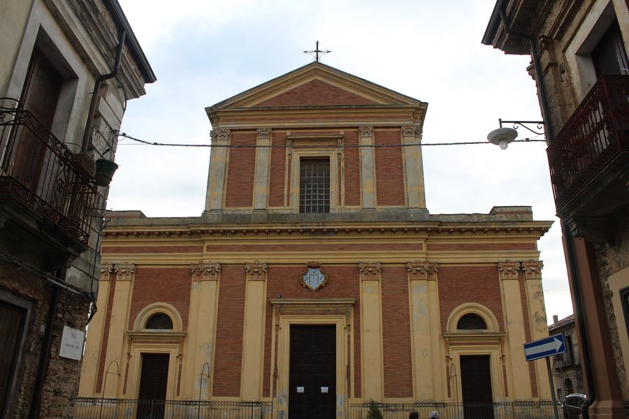 File:Madonna del Carmine (Filadelfia, Italy).jpg