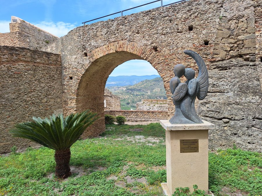 File:Castello di Santa Severina, Italy, 2024 05 09.jpg