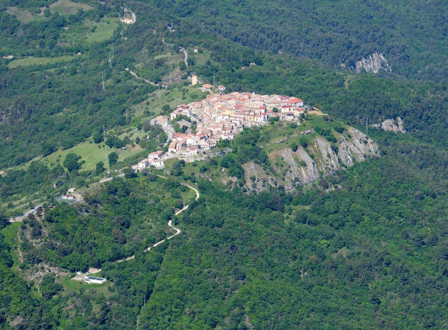 File:Aerial image of Castroregio (view from the east).jpg