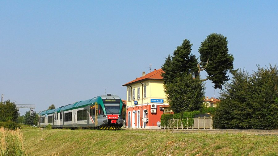 File:Trenord ATR 125 104 Passirano 20190818.jpg