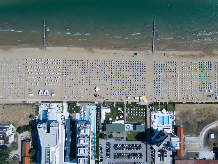 File:Lido di Jesolo, Italy (Unsplash).jpg