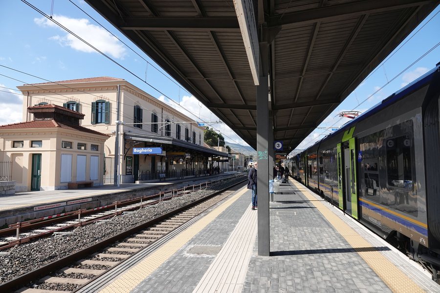 File:Bagheria train station.02.jpg