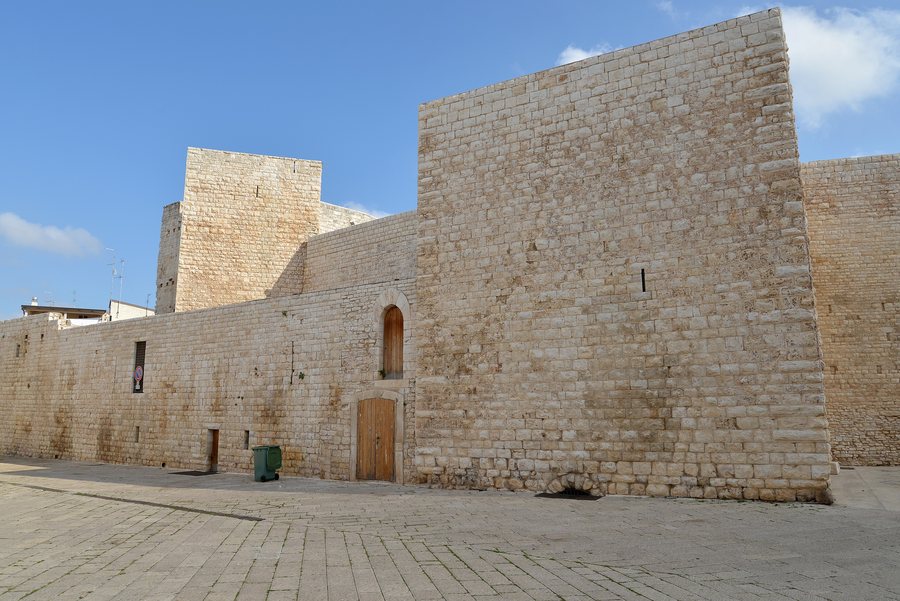 File:Sannicandro di Bari - Castello Normanno-Svevo - 2023-09-29 23-23-44 001.JPG
