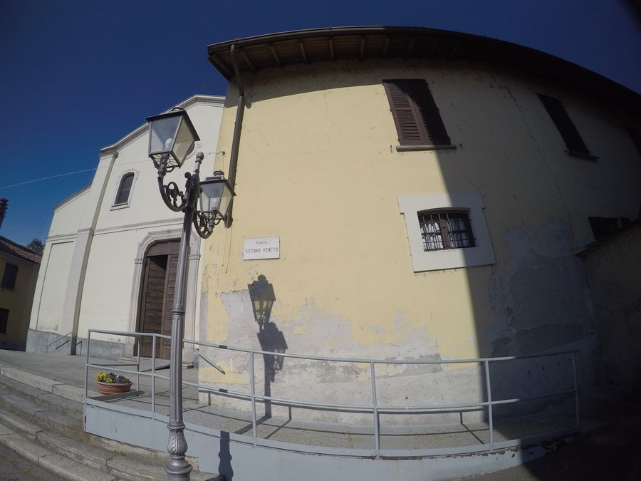 File:Ozzero - Chiesa Parrocchiale di San Siro - Piazza Vittorio Veneto - panoramio (1).jpg