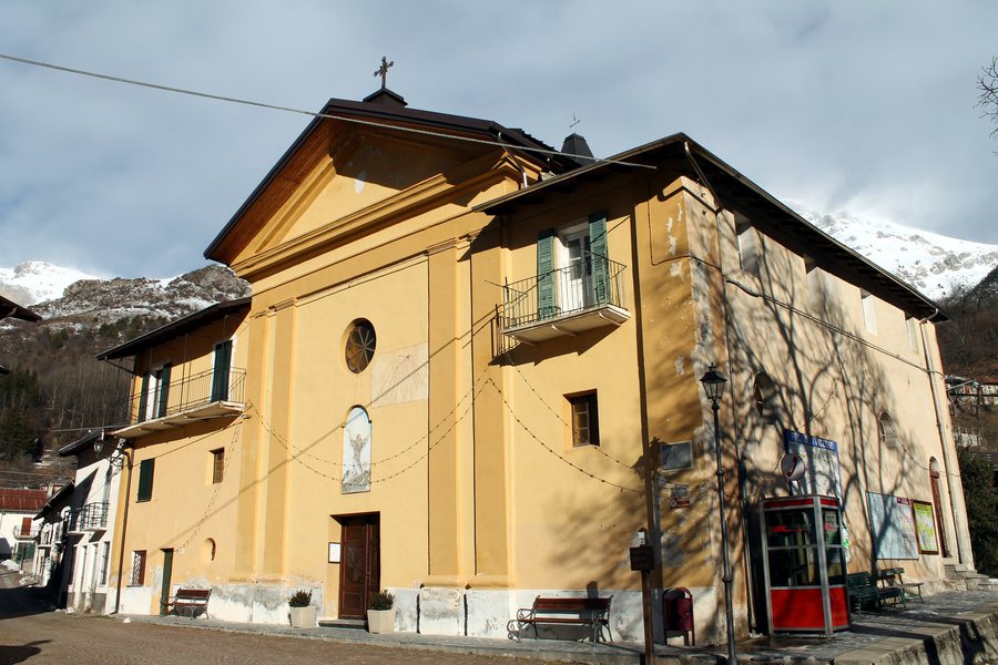 File:Ormea (Viozene)-Parrocchiale.jpg