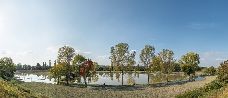 File:Lago Serraglio - Suzzara, Mantova, Italy - October 10, 2020.jpg