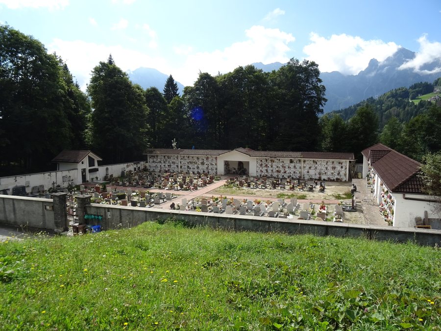 File:Cimitero di Don di Gosaldo 01.jpg