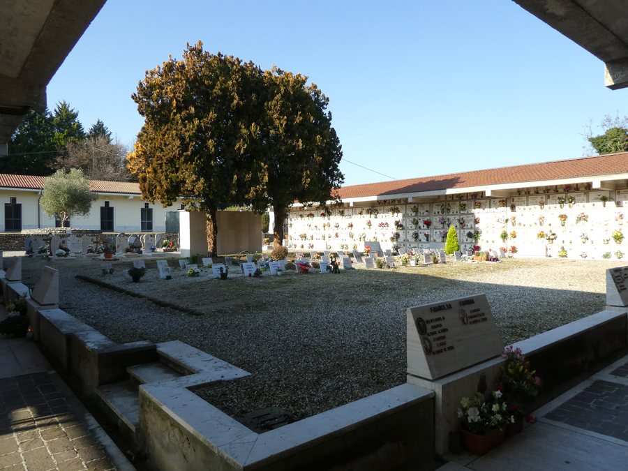 File:Cimitero di San Giorgio in Salici 01.jpg