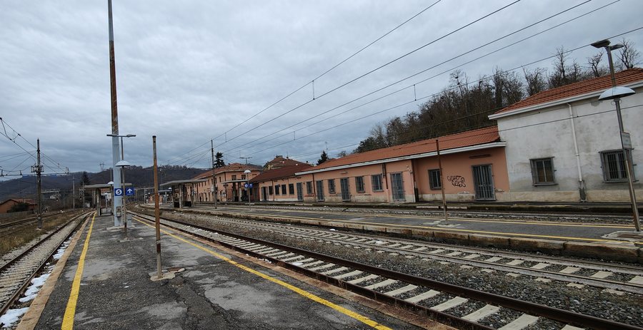 File:Stazione di Cairo Montenotte.jpg
