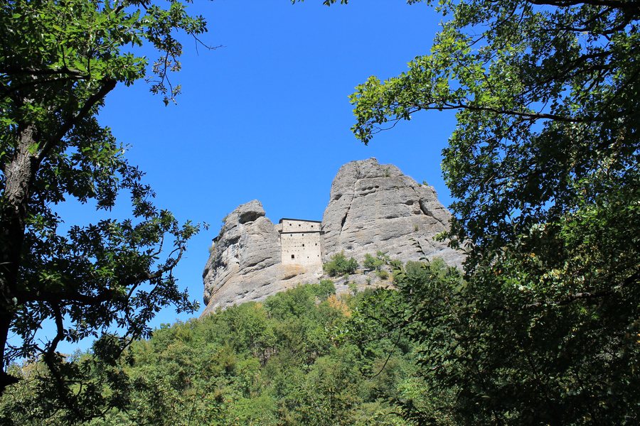 File:Castello della Pietra - Vobbia, Genoa, Italy.JPG