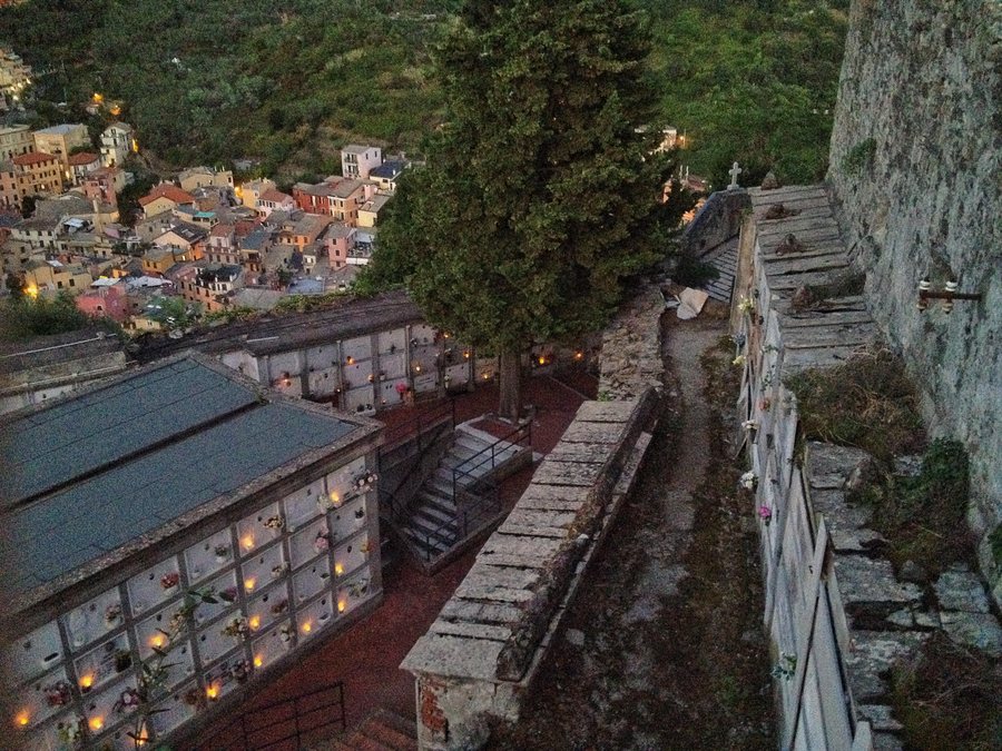 File:Monterosso al Mare Convent Cemetery.jpeg