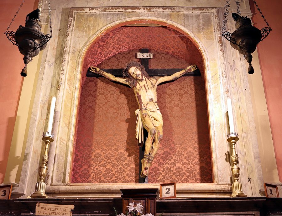 File:Wooden crucifix (details) Chiesa di San Giovanni Battista - Gradara - Marche (Italy).jpg