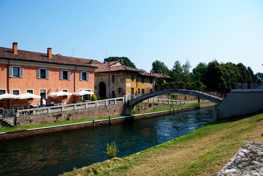 File:Robecco sul Naviglio- Ponte degli Scalini 1.jpg