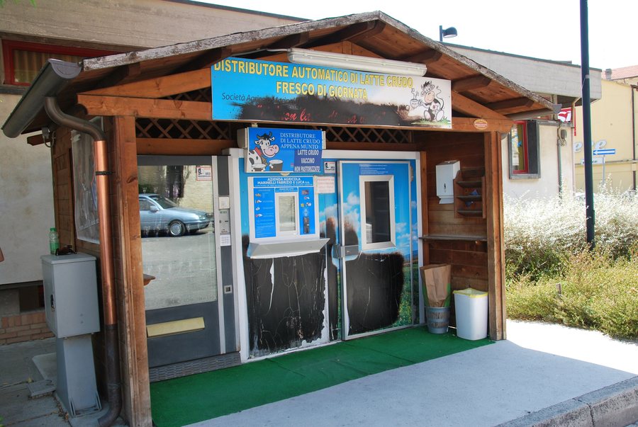 File:Milkomat San Severino Marche.jpg