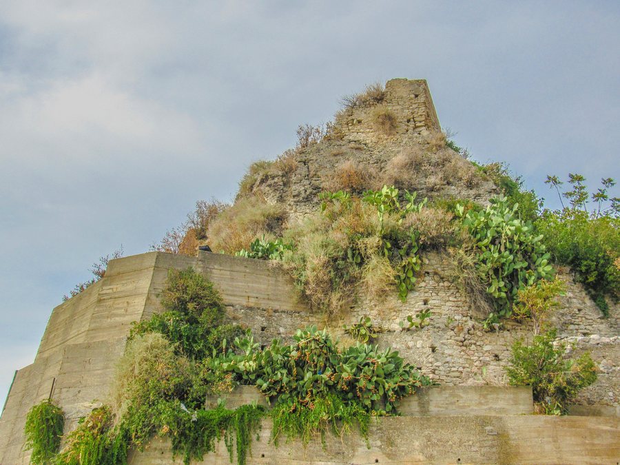 File:Castello Ruffo San Lucido Panoramica.jpg