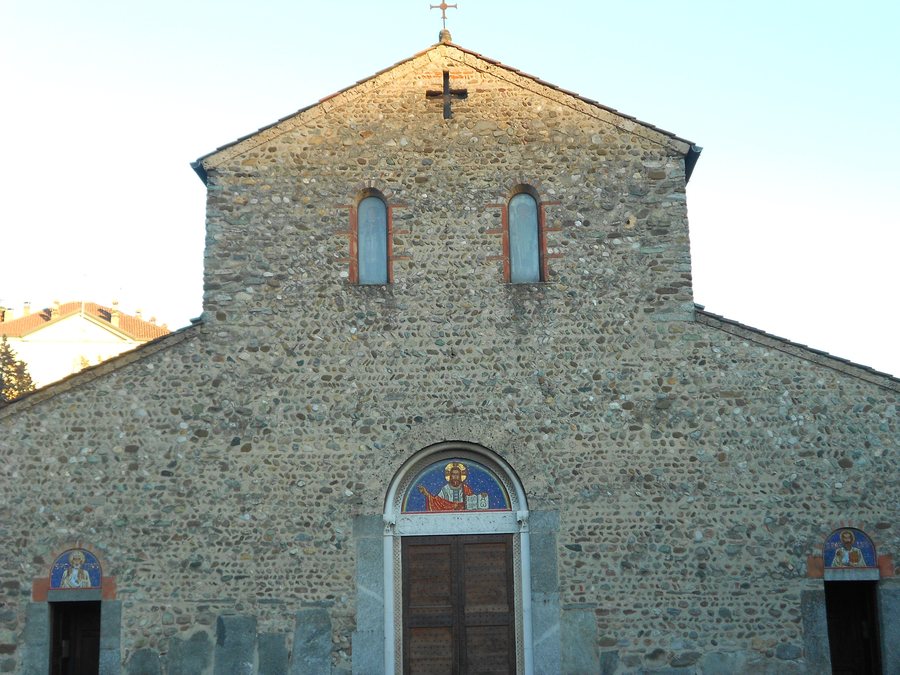 File:Basilica dei Santi Pietro e Paolo (Agliate, Carate Brianza).jpg