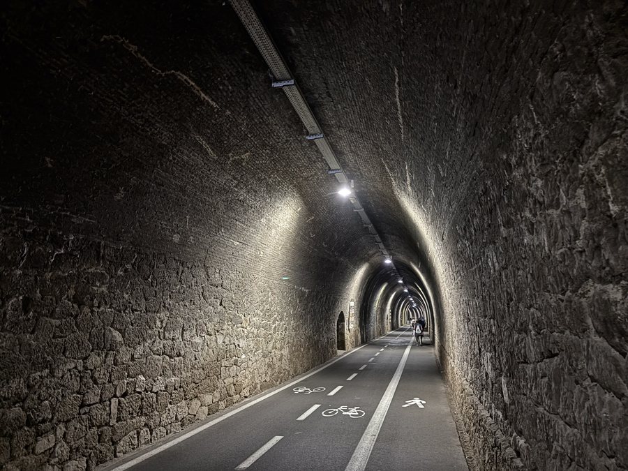 File:Cycle and pedestrian tunnel, Levanto-Framura greenway, Bonassola, Italy, April 2026.jpg