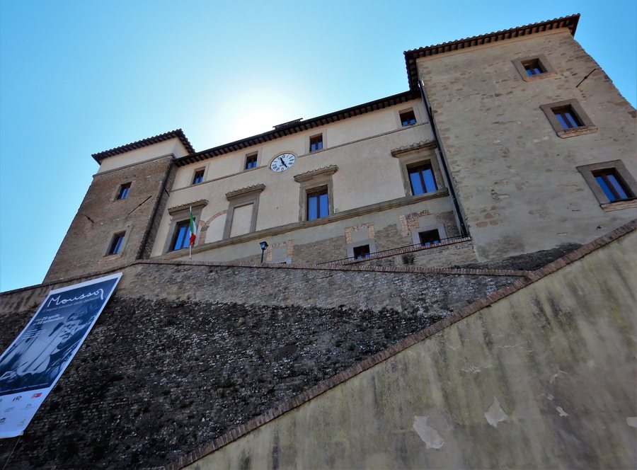 File:Castelnuovo di Porto, Scalinate di Rocca Colonna.jpg
