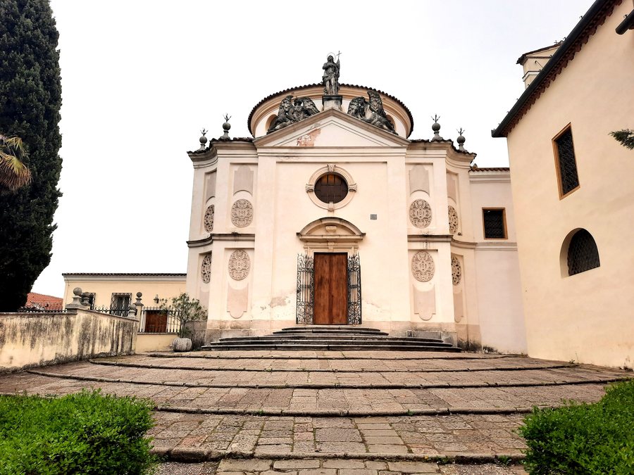 File:Oratorio di San Daniele in Abano Terme (Padova - Italia).jpg