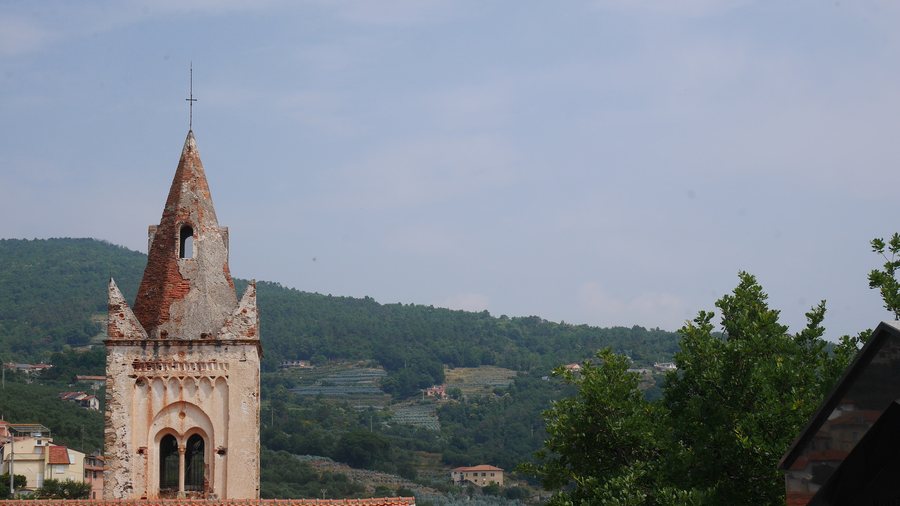 File:San Giovanni Battista (Bardino Vecchio, Tovo San Giacomo) - Church tower Friedhof.jpg