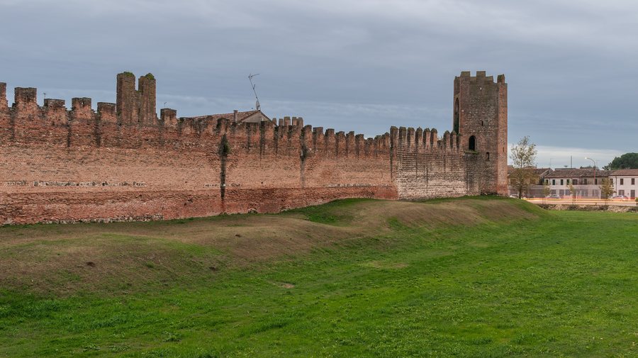 File:City walls of Montagnana (1).jpg