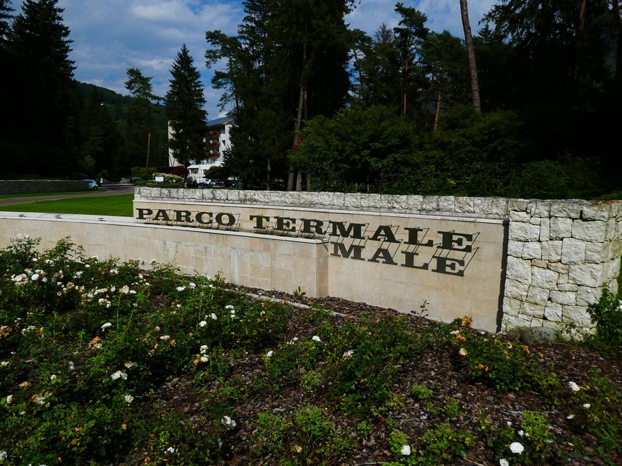 File:Parco termale di Ponte Arche.jpg