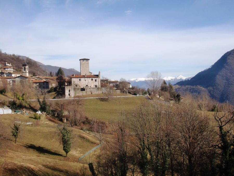 File:BG Bianzano Castello Suardi.jpg