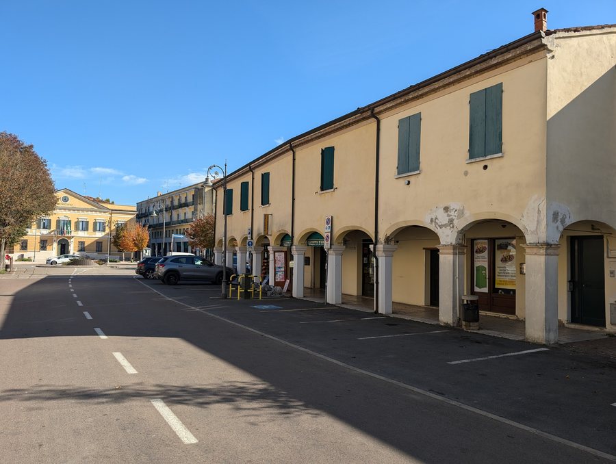 File:Albergo Boninsegna, Pegognaga.jpg