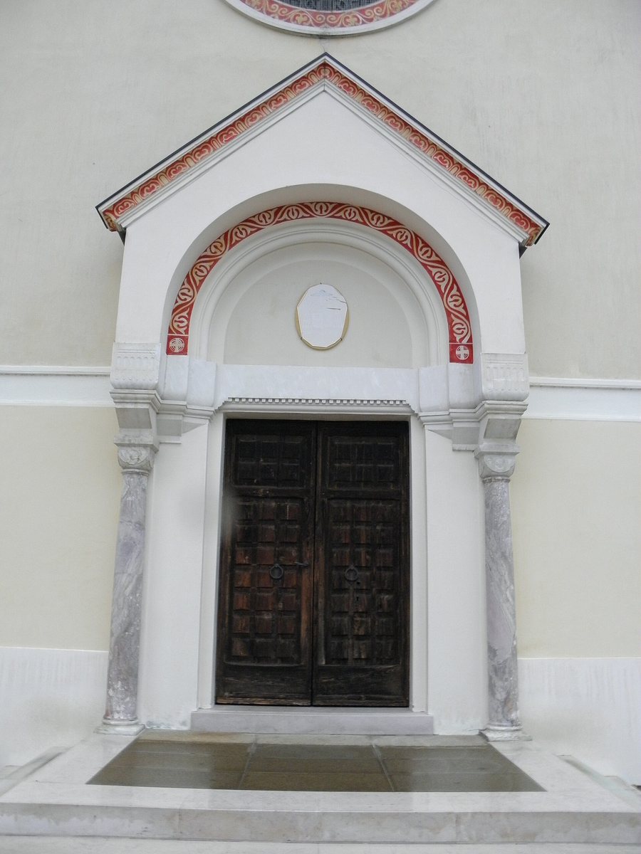 File:Annunciazione della B.V. Maria , portale (Stigliano, Santa Maria di Sala).JPG