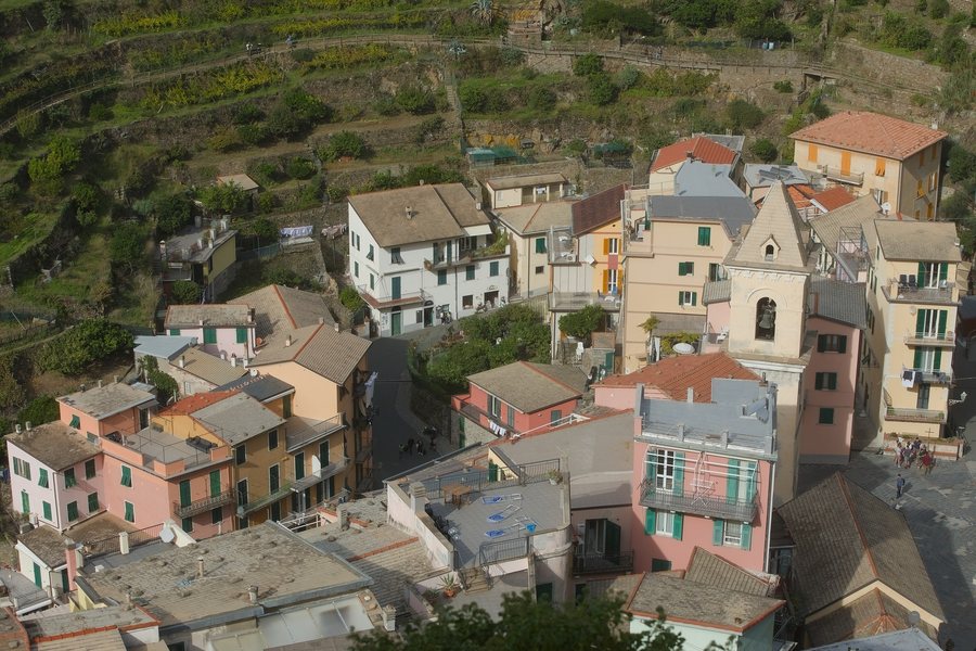 File:Riomaggiore - Upper part of the village of Manarola - 1.jpg