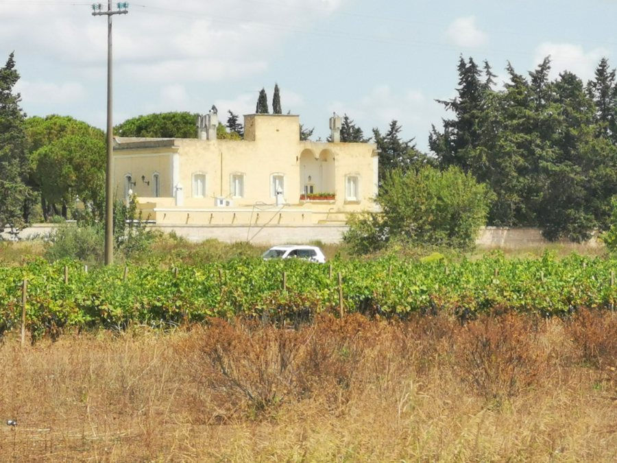 File:Villa Uggiano Montefusco.jpg