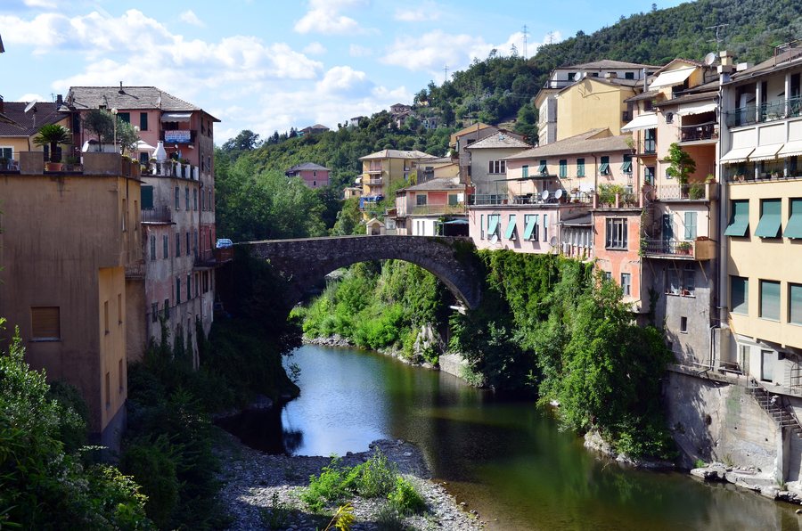 File:Cicagna-ponte antico e torrente Lavagna (2020).jpg
