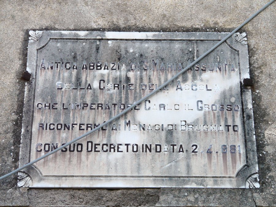 File:Borghetto di Vara-abbazia dell'Accola-lapide.jpg
