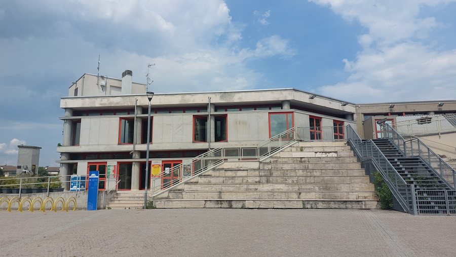 File:Pioltello - Biblioteca Comunale 