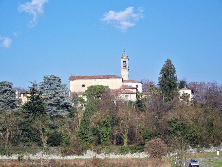 File:Chiesa parrocchiale di Orsenigo, Italia.jpg