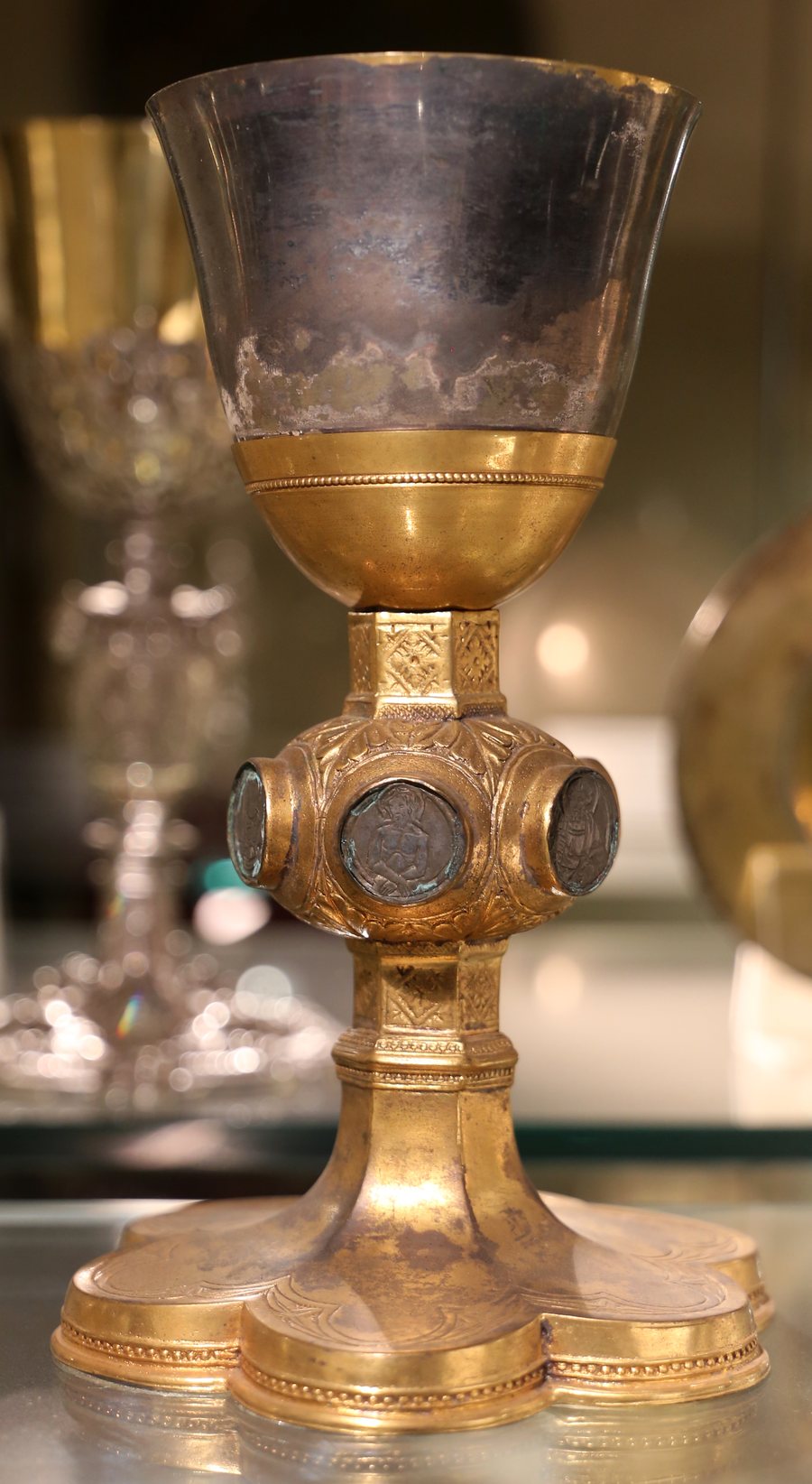 File:Bottega toscana, calice, in argento e rame dorati, xv secolo, da s. pieto a campiglio di cireglio (pt).jpg