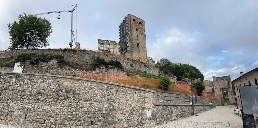 File:Castello di Collalto 2022 08.jpg