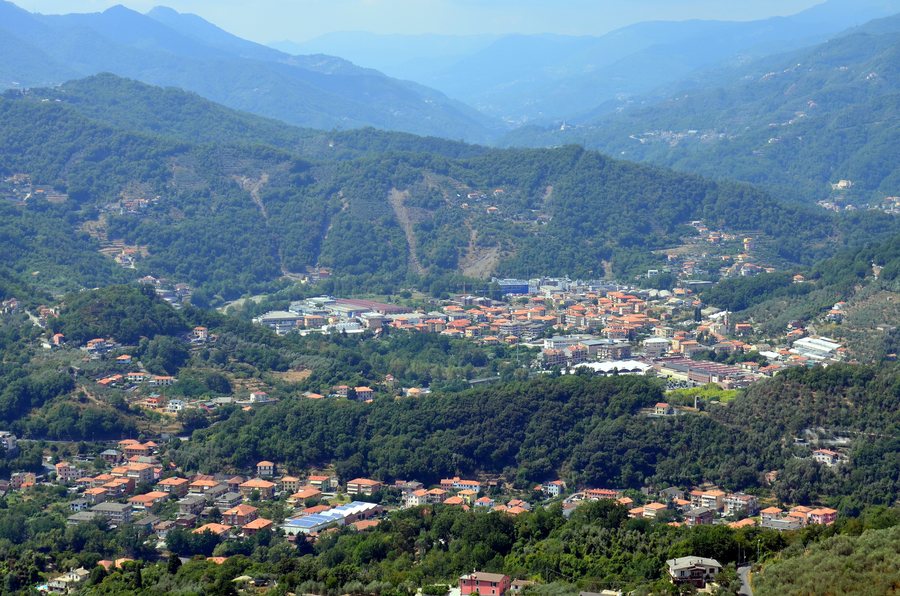 File:Carasco dal monte San Giacomo di Cogorno.jpg