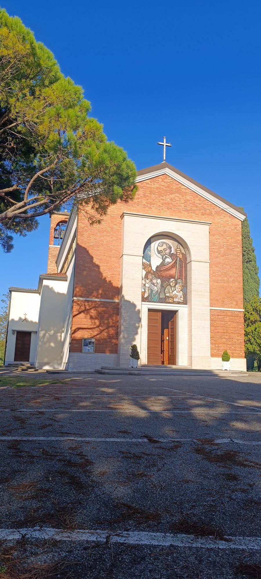 File:Chiesa di San Giuseppe Sposo della Beata Vergine Maria, Bevazzana (UD).jpg