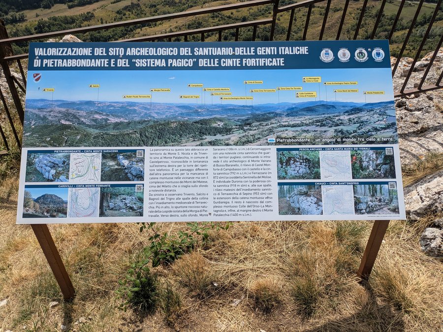 File:Pietrabbondante, Monte Il Castello 01.jpg