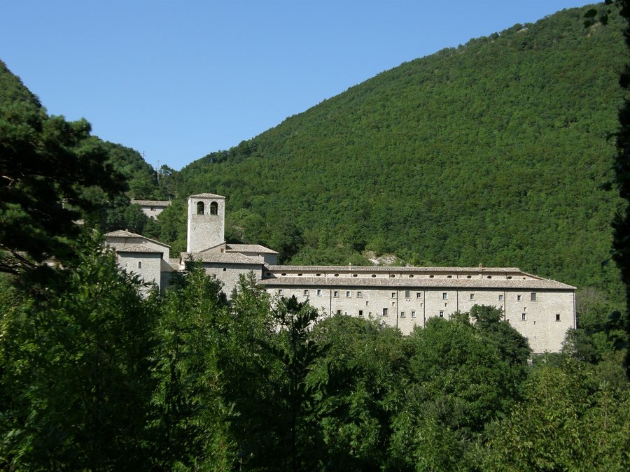 File:Serra Sant'Abbondio - Monastero di Fonte Avellana, profile.JPG