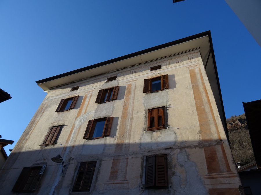 File:Cembra - Palazzo in via Carraia 02.jpg