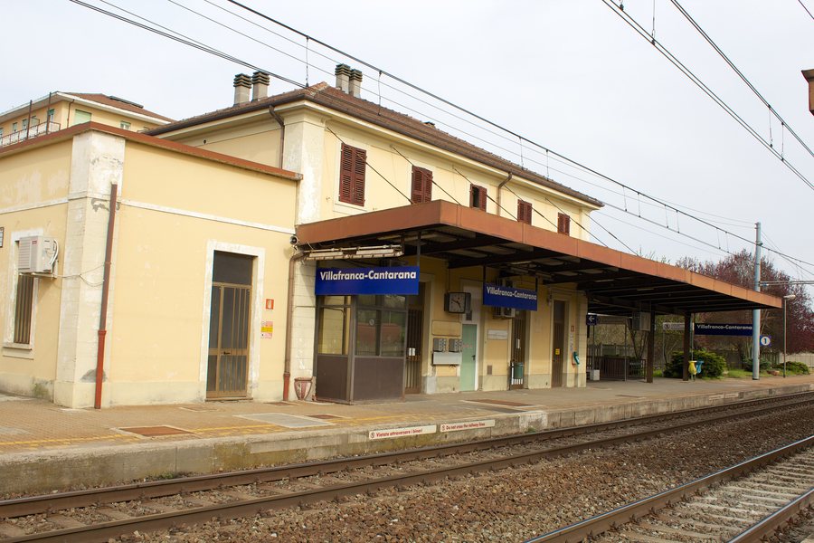 File:Stazione Villafranca-Cantarana 05.jpg