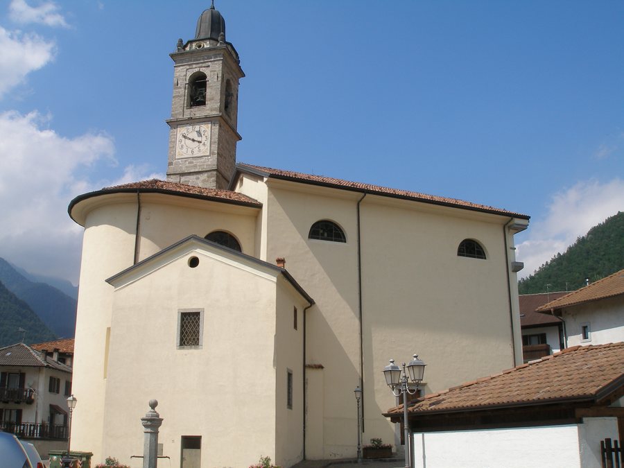 File:Enguiso-2011-06-21-LaChiesa.JPG