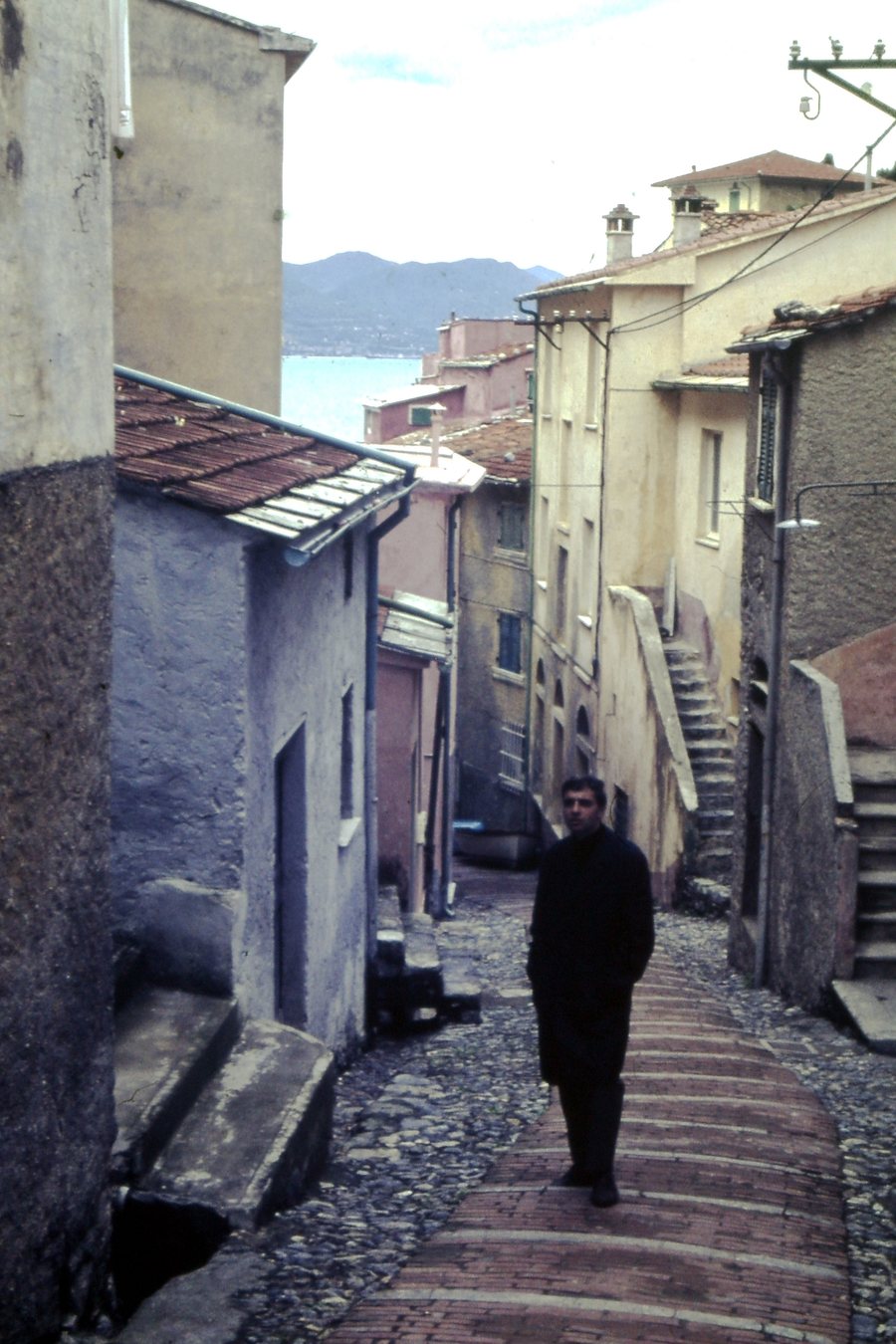 File:Tellaro (Lerici) - la mia ombra.jpg