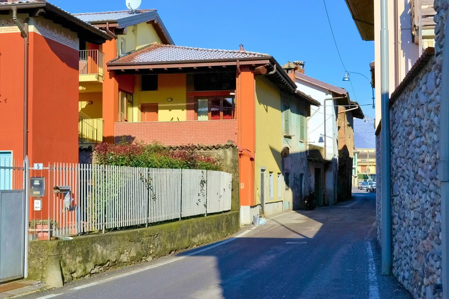 File:Ponte San Pietro - frazione Locate Bergamasco - via Vittorio Veneto.jpg